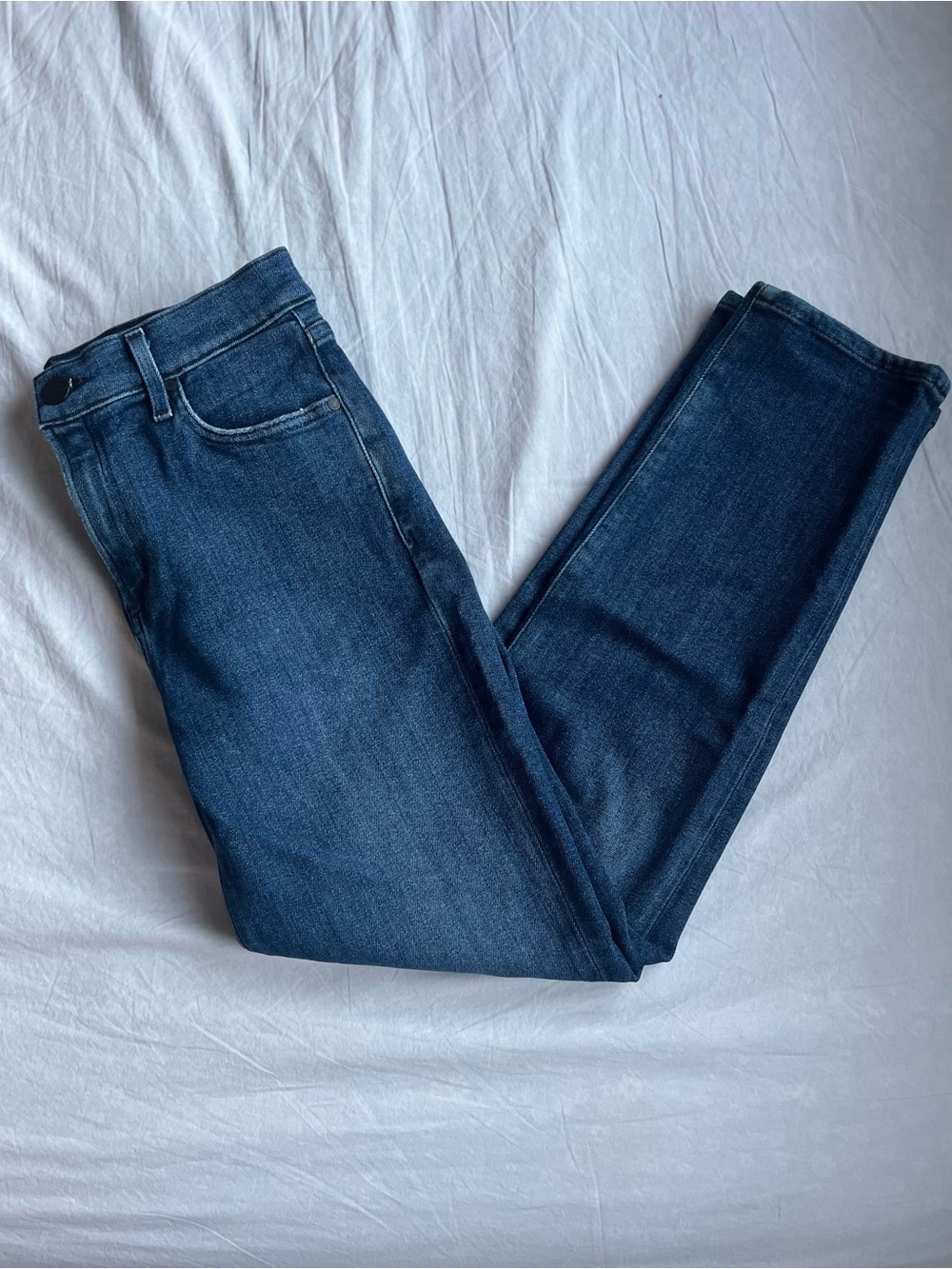 skinny jeans in dark blue wash